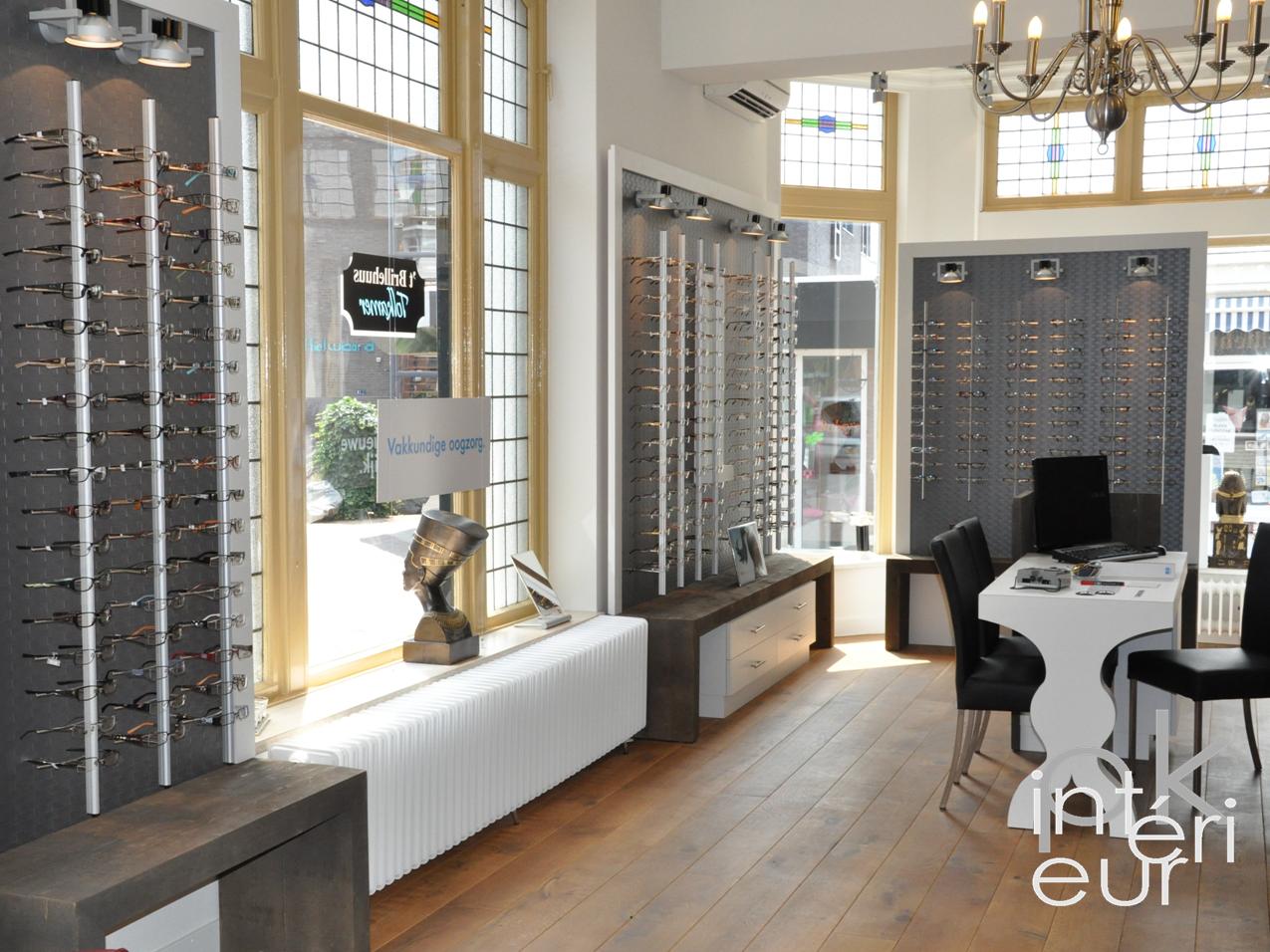 Interieurontwerp en meubel design voor renovatie van optiek winkel